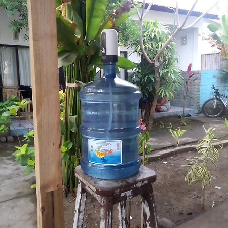 Ping Pong Homestay Gili Trawangan Exterior photo